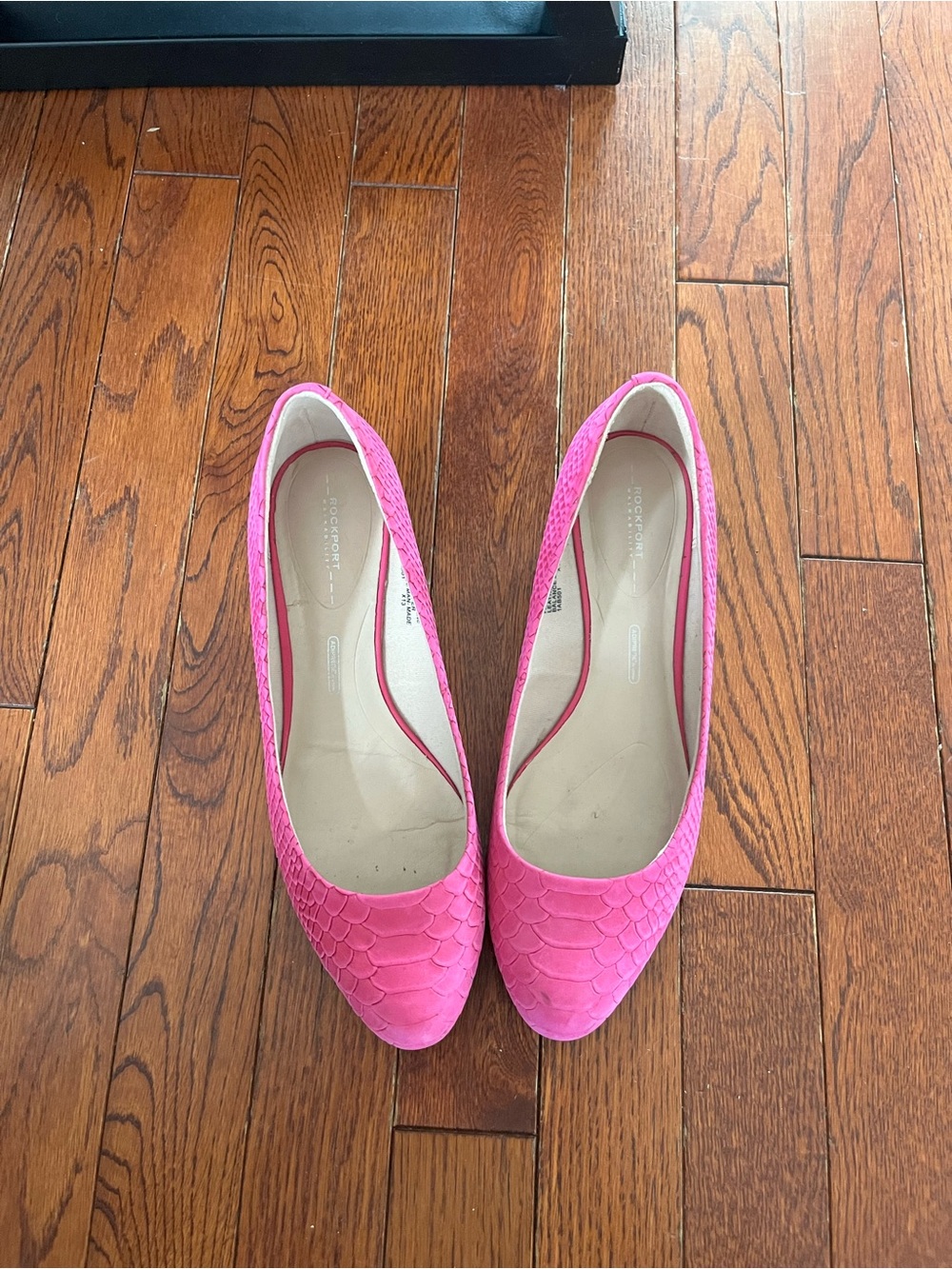 Rockport Women’s Pink Scale-Texture Pointed-Toe Heels